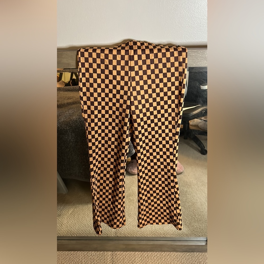 checkerboard flare leggings